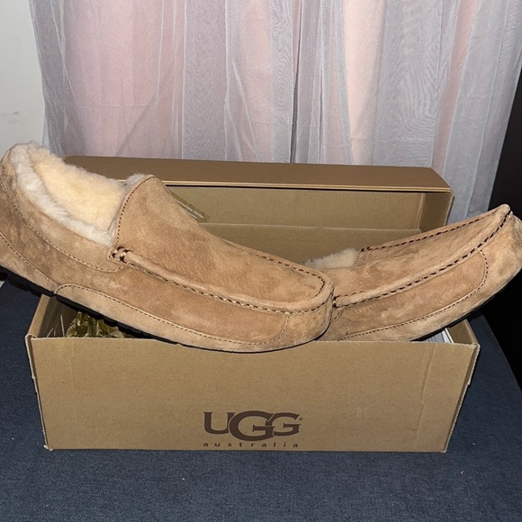 UGG Shoes - NEW! UGG slippers